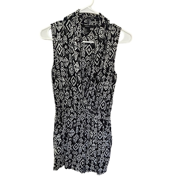 Forever 21 Black White Design Shorts Romper
• Used • Size: Small - Picture 3 of 8